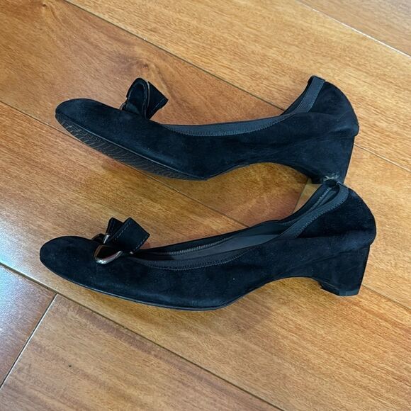 Stuart Weitzman Black Suede bow Low Heel Pumps Size 9.5 - Picture 8 of 9
